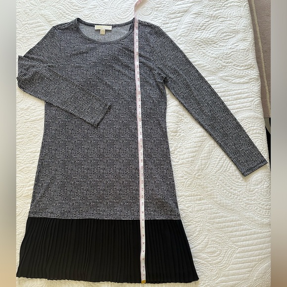 Michael Michael Kors versatile dress with a long sleeve. Size M - Picture 8 of 11
